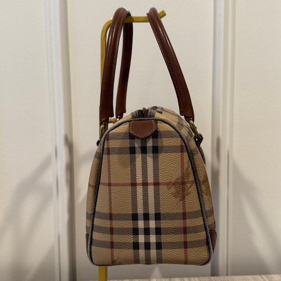 Burberrys Tan Nova or Haymarket Checked Boston Bag - Picture 4 of 13